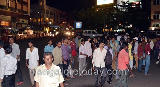 lady SI slaps woman 3